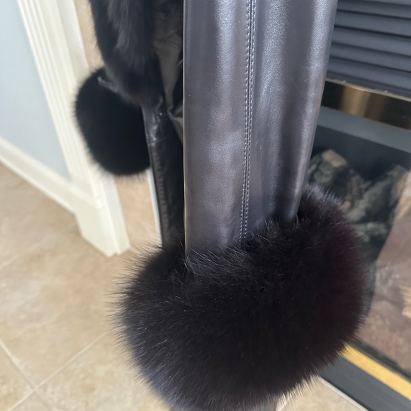 BLACK 100 % FULL LENGTH LEATHER COAT WITH FOX FUR COLLAR & CUFFS - Picture 5 of 5